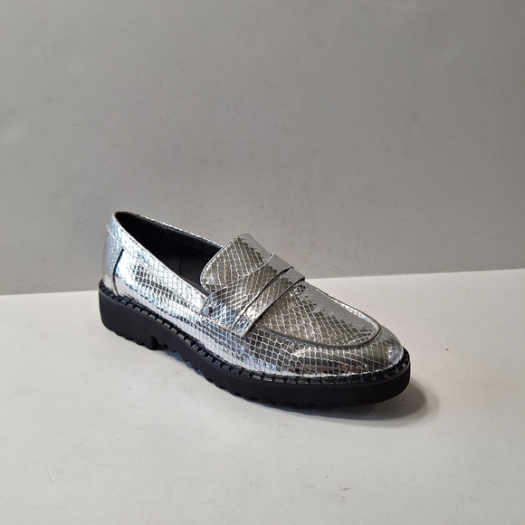 Franco Sarto Cassandra Metallic Silver Snake Print Faux Leather Loafers Size: 8 - Picture 1 of 14